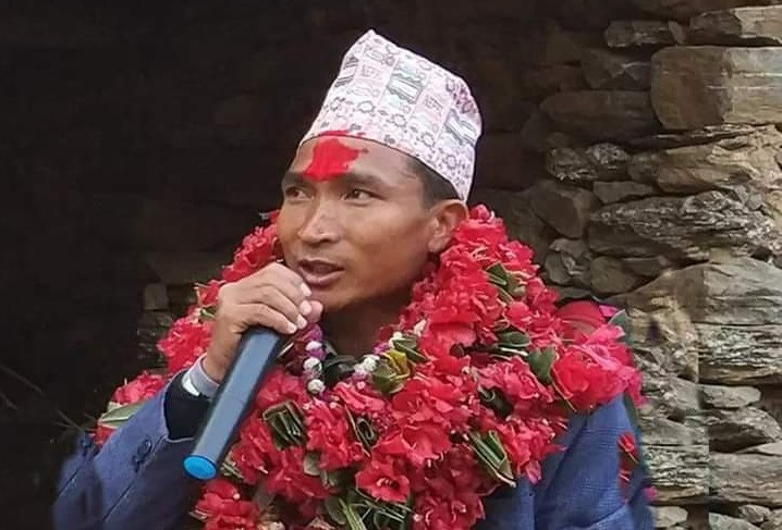 ८ लाख घुससहित  गाउँपालिका अध्यक्ष रंगेहात पक्राउ