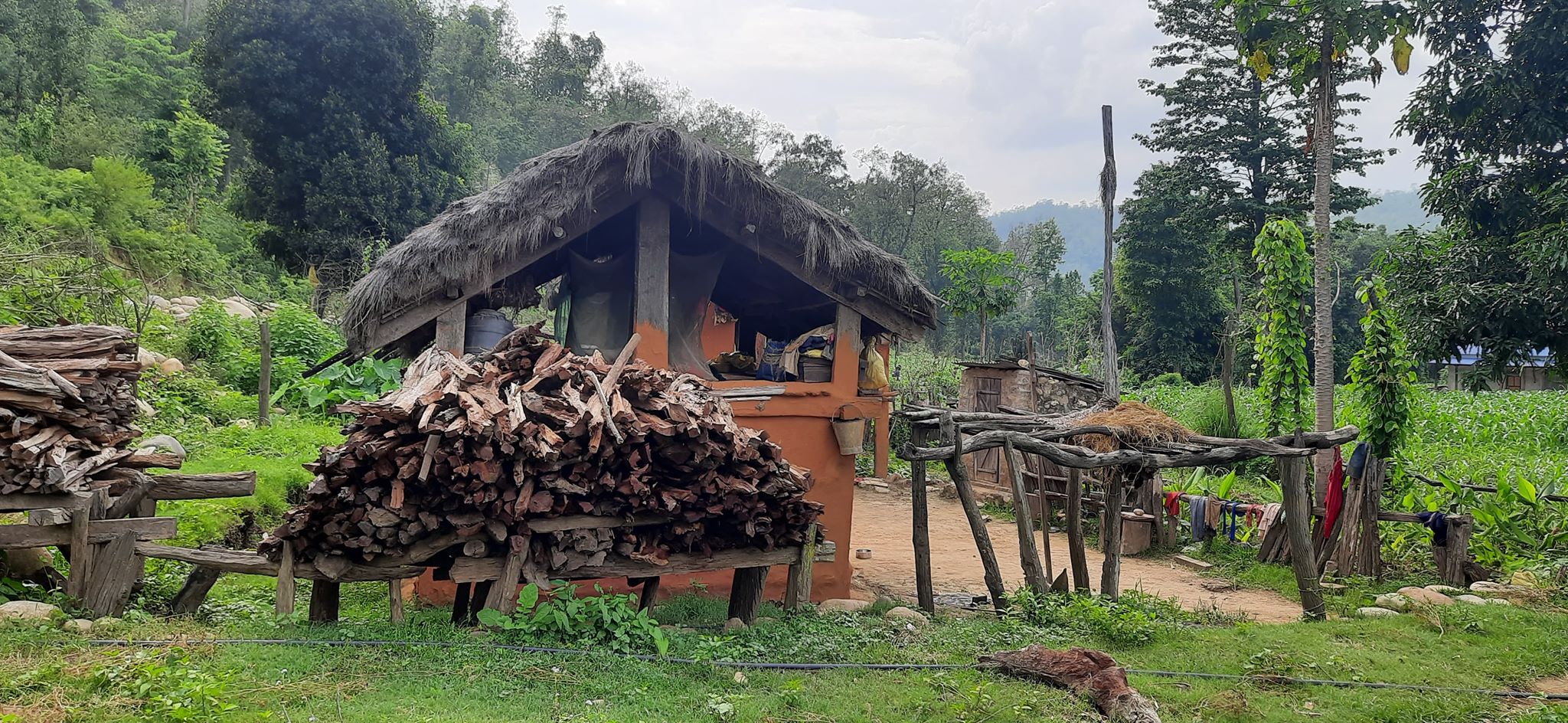 छाउपडीको नयाँ रुप, छाउ बार्ने तर बसाईं छाउगोठ होइन छाउघरमा