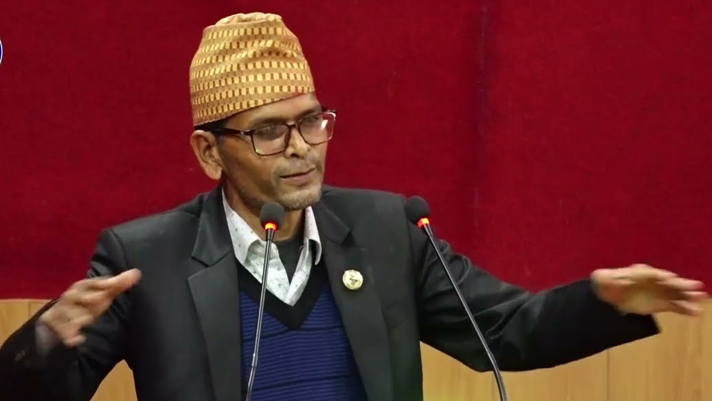 एमालेमा प्रवेश गरे विष्ट, माओवादी केन्द्रले ग¥र्यो निलम्वन
