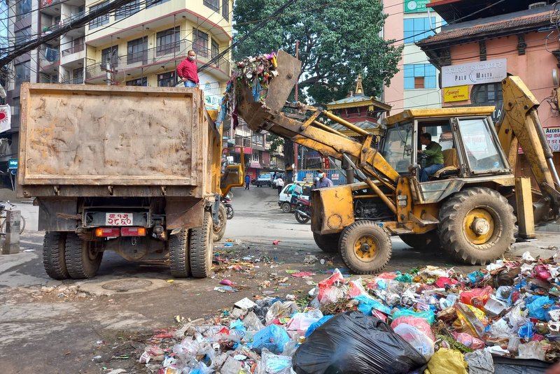 मध्यरातमा काठमाडौंको फोहोर उठाउने सहमति, आजदेखि अवरोध हट्ने