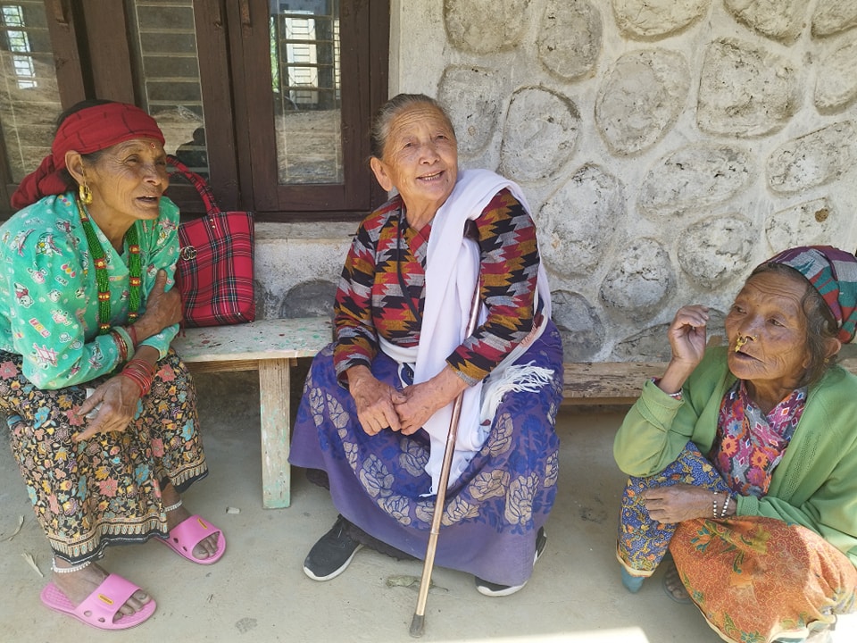 सामाजिक सुरक्षा भत्ता घरैमा पाएपछि ज्येष्ठ नागरिक खुसी